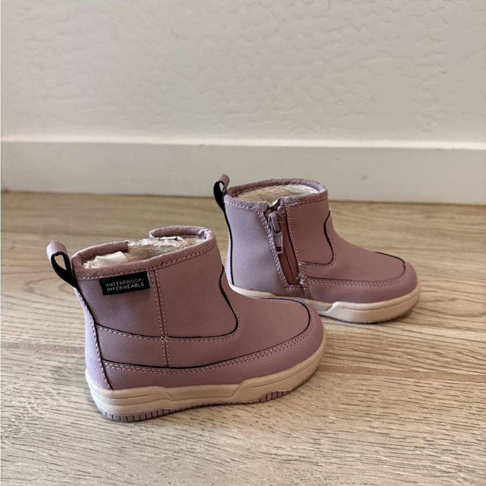Kids Boy or Girl Winter Boots H&M Waterproof ZipUp Rain and Snow Boots BRAND NEW